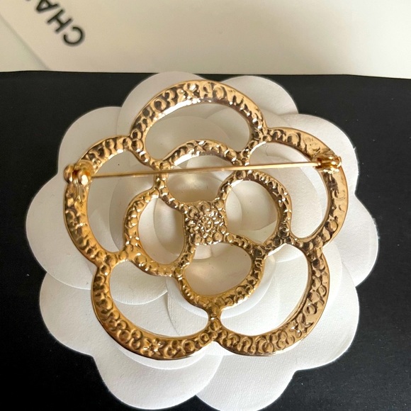 Brooch Camellia Flower Gold with Pearls and Stones - Picture 4 of 8